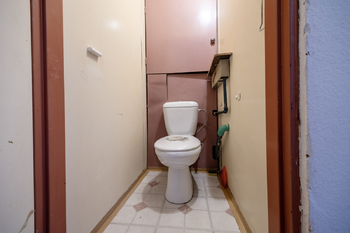 Samostatná toaleta - Prodej bytu 2+kk v osobním vlastnictví 47 m², Praha 7 - Holešovice