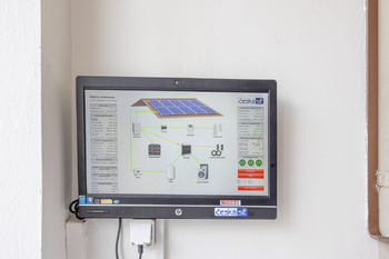 Přehled o fotovoltaice na domě - Prodej bytu 2+kk v osobním vlastnictví 47 m², Praha 7 - Holešovice