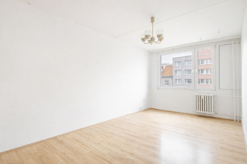 Obývací pokoj - Prodej bytu 2+kk v osobním vlastnictví 47 m², Praha 7 - Holešovice