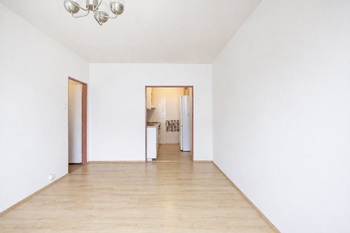 Obývací pokoj - Prodej bytu 2+kk v osobním vlastnictví 47 m², Praha 7 - Holešovice 