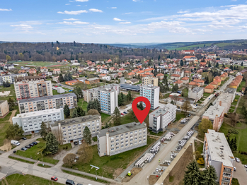 Pohled na dům - Prodej bytu 3+1 v osobním vlastnictví 68 m², Horšovský Týn