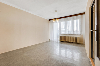 Obývací pokoj - Prodej bytu 3+1 v osobním vlastnictví 68 m², Horšovský Týn