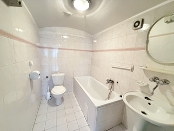 Prodej obchodních prostor 1080 m², Jablůnka