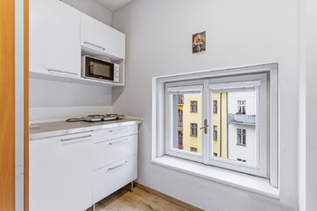 5 NP kuchyňka - Prodej nájemního domu 214 m², Praha 5 - Smíchov