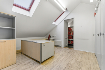 kancelář 6NP - Prodej nájemního domu 214 m², Praha 5 - Smíchov