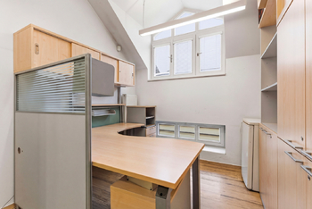kancelář 5NP - Prodej nájemního domu 214 m², Praha 5 - Smíchov