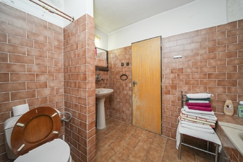 1.patro - Prodej domu 197 m², Praha 9 - Hostavice