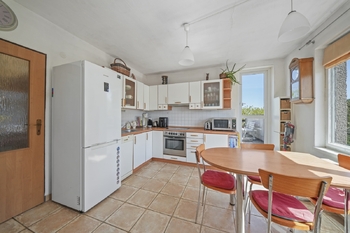 2.patro - Prodej domu 197 m², Praha 9 - Hostavice