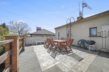 2.patro - Prodej domu 197 m², Praha 9 - Hostavice