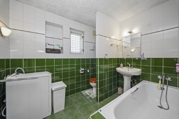2.patro - Prodej domu 197 m², Praha 9 - Hostavice