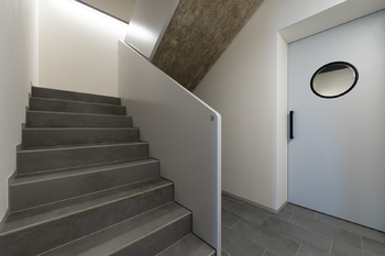 Společná chodba  - Prodej bytu 4+kk v osobním vlastnictví 115 m², Praha 9 - Vysočany