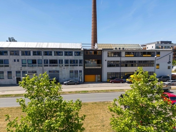 Pohled na dům - Prodej bytu 4+kk v osobním vlastnictví 115 m², Praha 9 - Vysočany 