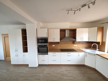 Prodej domu 309 m², Heršpice