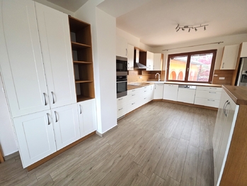 Prodej domu 309 m², Heršpice