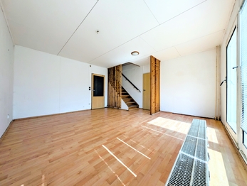 1. NP - velký pokoj se vstupem do zahrady ... - Prodej domu 156 m², Havlíčkův Brod