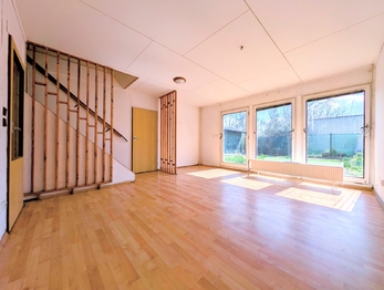 1. NP - velký pokoj se vstupem do zahrady ... - Prodej domu 156 m², Havlíčkův Brod