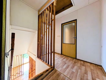 2. NP - rozdělovací chodba ... - Prodej domu 156 m², Havlíčkův Brod