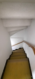 schody do přízemí - Prodej domu 60 m², Dačice