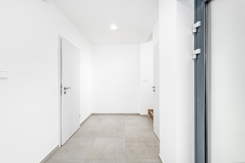 Vstupní chodba - Prodej domu 143 m², Srubec