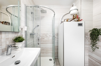 Koupelna 1. NP - Prodej domu 143 m², Srubec