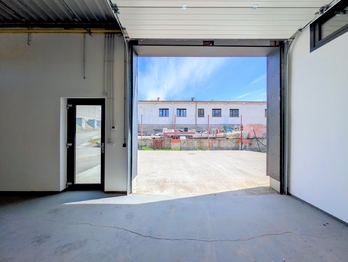 z haly ven ... - Pronájem výrobních prostor 151 m², Havlíčkův Brod
