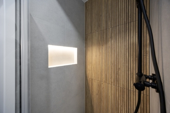 Koupelna s WC - Pronájem bytu 2+kk v osobním vlastnictví 46 m², Praha 4 - Nusle