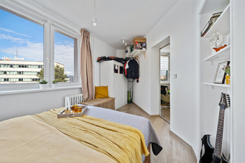 Pokoj - Prodej bytu 1+1 v osobním vlastnictví 33 m², Kroměříž