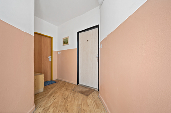 Vstupní dveře - Prodej bytu 1+1 v osobním vlastnictví 33 m², Kroměříž