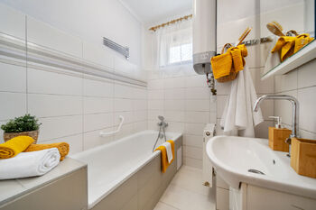 Koupelna 2.NP - Prodej domu 242 m², Kroměříž