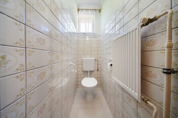 Samostané WC 2.NP - Prodej domu 242 m², Kroměříž