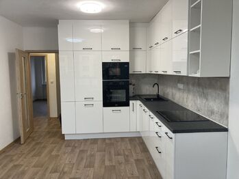  +420 604 457 486 I denisa.myslivcova@re-max.cz - Pronájem bytu 4+kk v osobním vlastnictví 70 m², Nový Jičín