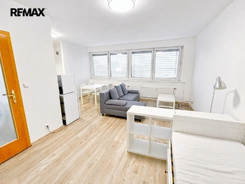 Pronájem bytu 1+kk v osobním vlastnictví 34 m², Praha 8 - Troja