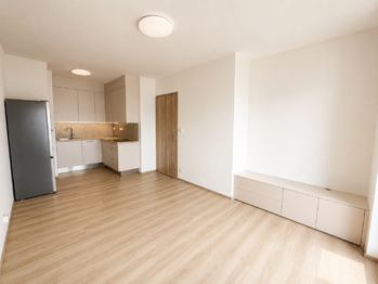 Pronájem bytu 2+kk v družstevním vlastnictví 42 m², Praha 9 - Vysočany