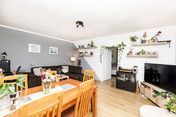 Obývací pokoj - Pronájem bytu 2+1 v osobním vlastnictví 56 m², Roudnice nad Labem