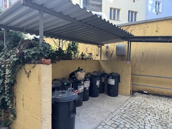 místo na popelnice - Prodej bytu 3+kk v osobním vlastnictví 96 m², Praha 4 - Nusle