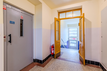 interiér domu - Prodej bytu 3+kk v osobním vlastnictví 96 m², Praha 4 - Nusle