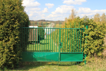 Vjezd k zahrádkám - Prodej pozemku 261 m², Lipová