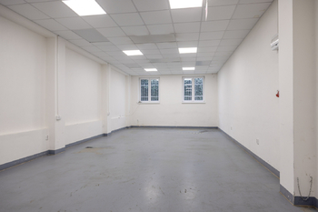 Pronájem výrobních prostor 1270 m², Rudná