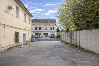 dvůr - Pronájem výrobních prostor 1270 m², Rudná