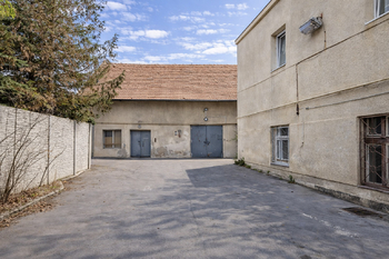 dvůr - Pronájem výrobních prostor 1270 m², Rudná