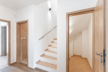 Pronájem domu 107 m², Praha 9 - Hostavice