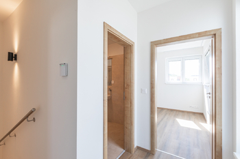 Pronájem domu 107 m², Praha 9 - Hostavice