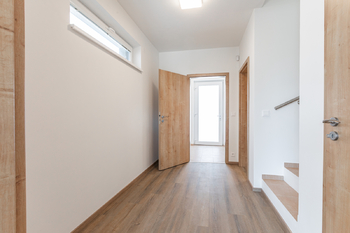 Pronájem domu 107 m², Praha 9 - Hostavice