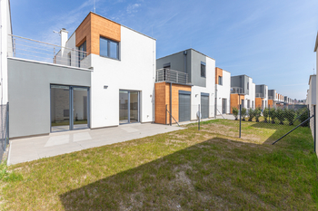 Pronájem domu 107 m², Praha 9 - Hostavice