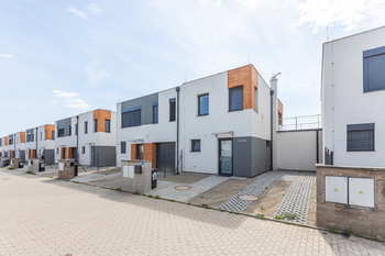 Pronájem domu 107 m², Praha 9 - Hostavice