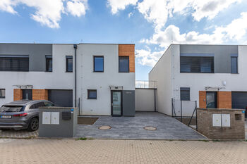 Pronájem domu 107 m², Praha 9 - Hostavice