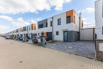 Pronájem domu 107 m², Praha 9 - Hostavice