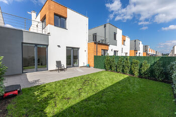 Pronájem domu 107 m², Praha 9 - Hostavice