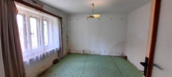 pokoj vedle kuchyně - Prodej domu 188 m², Dešná