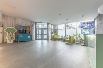 Vestibul domu - Prodej bytu 1+kk v osobním vlastnictví 23 m², Praha 8 - Střížkov